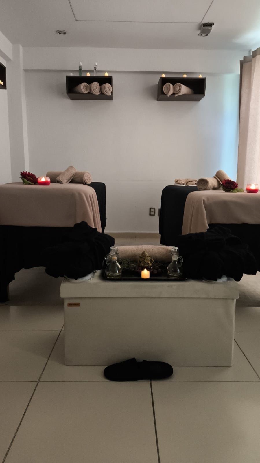 Cabina doble de masaje en NUA Glow Spa, León